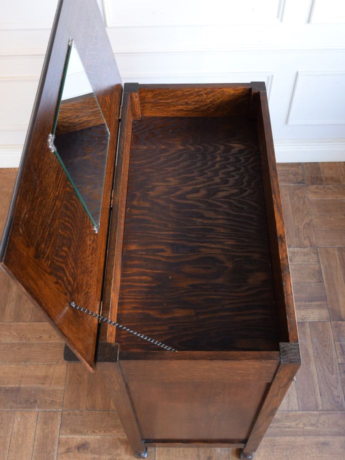 便利に収納できるチェスト