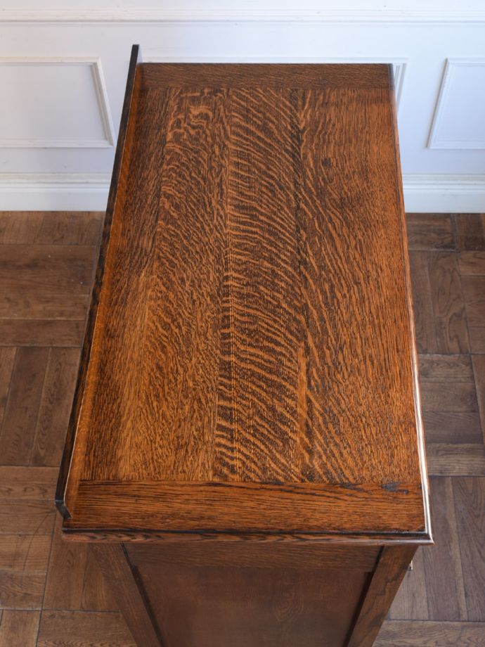 アンティークチェストの天板