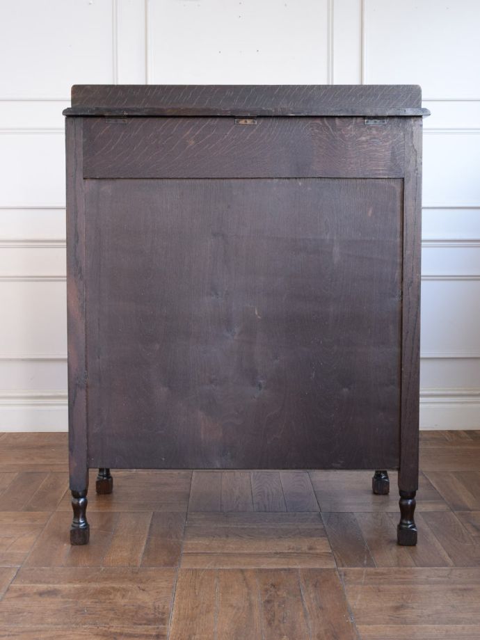 アンティークチェストの後ろ姿