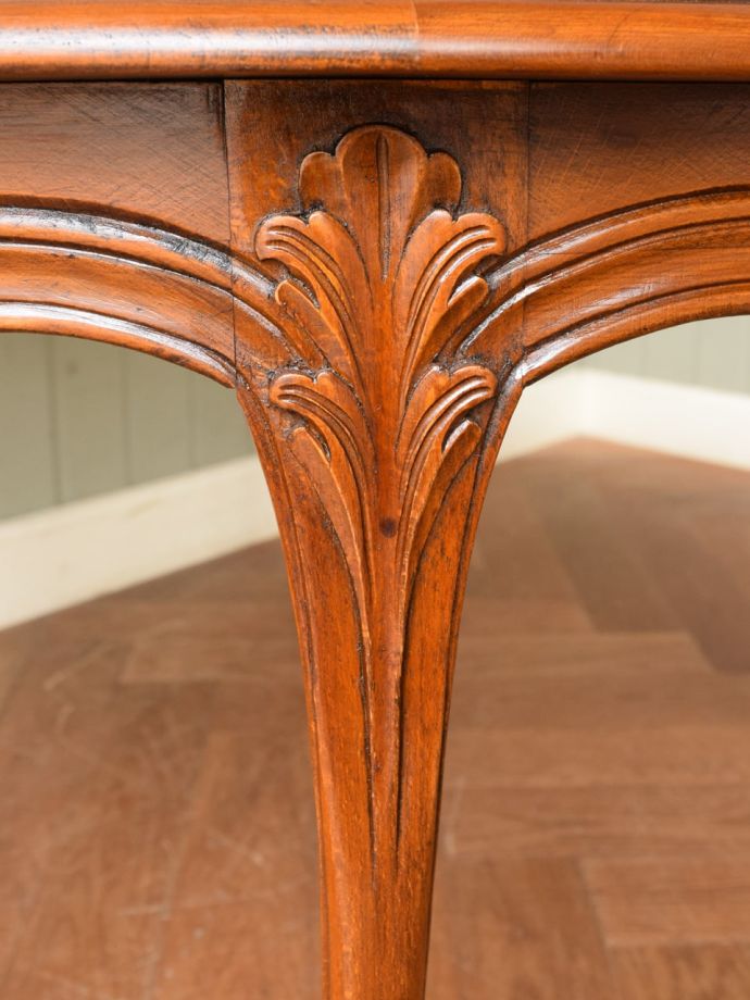 フランスらしい彫