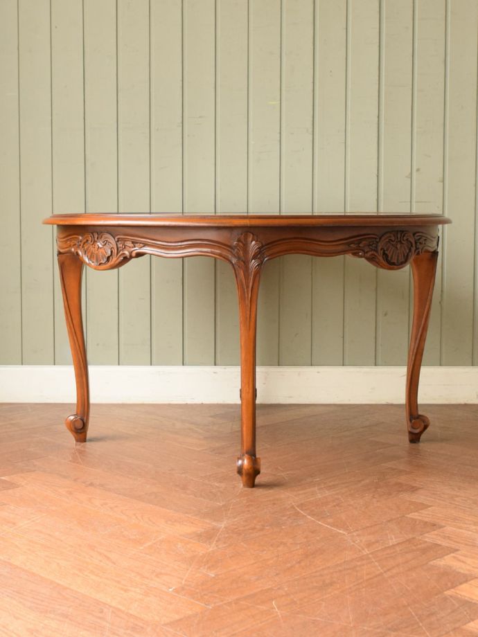 コーヒーテーブルの側面