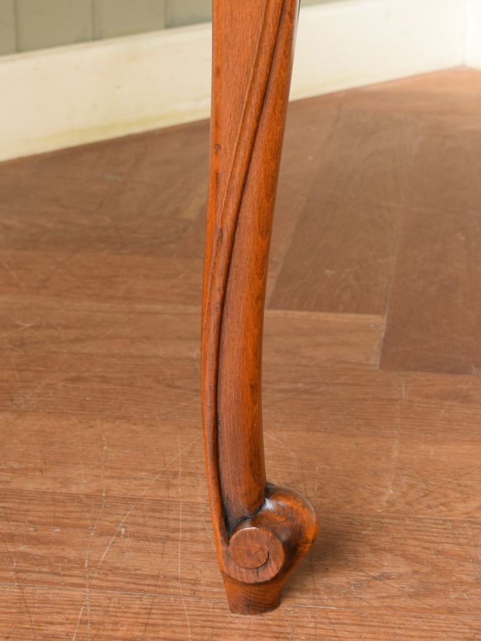 アンティークテーブルの脚