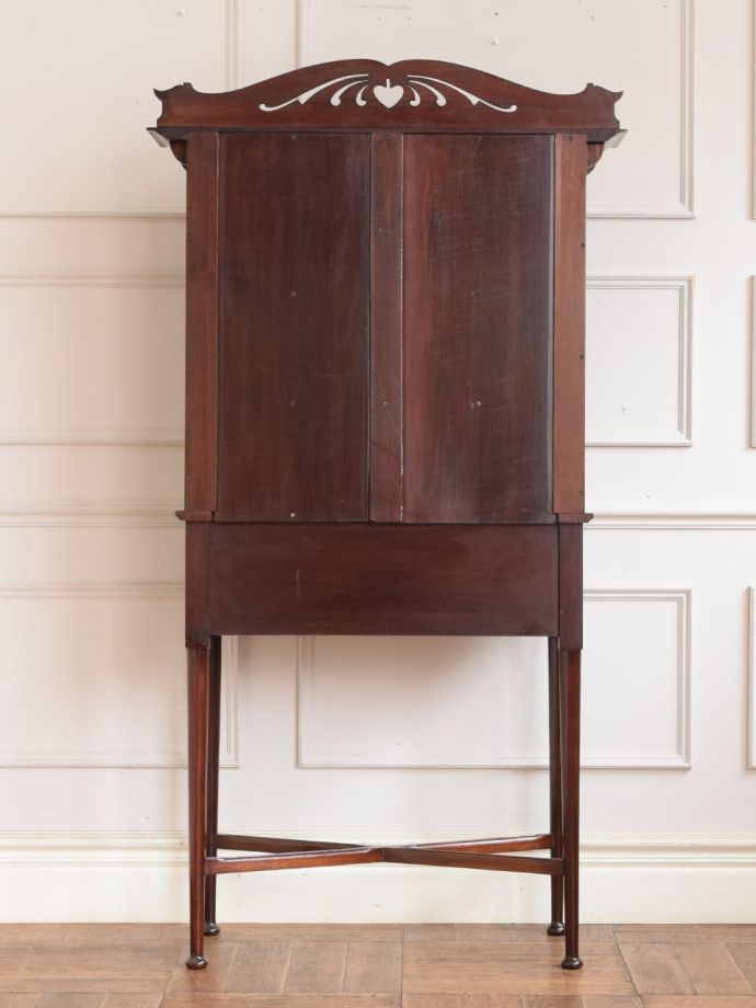 ビューローの後ろ姿