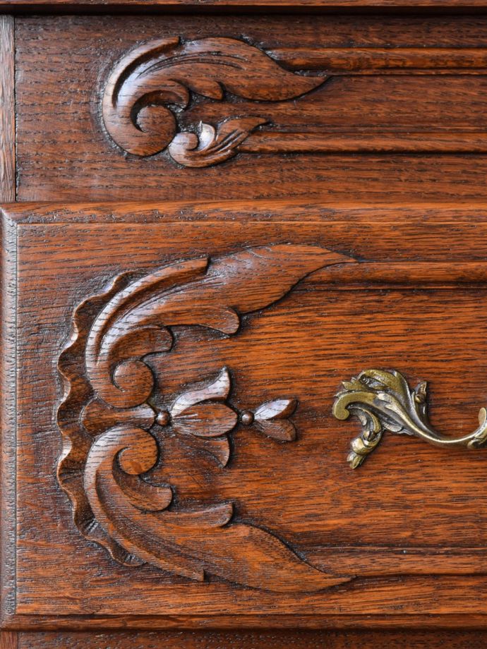 フランスらしい彫