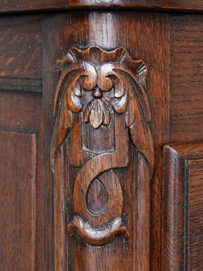 フランスらしい彫