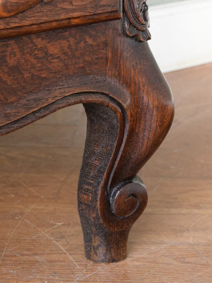 アンティークチェストの脚