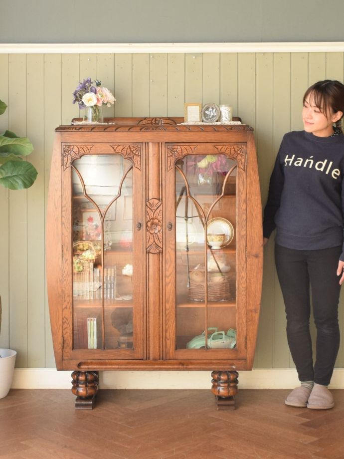 英国アンティークのガラスキャビネット