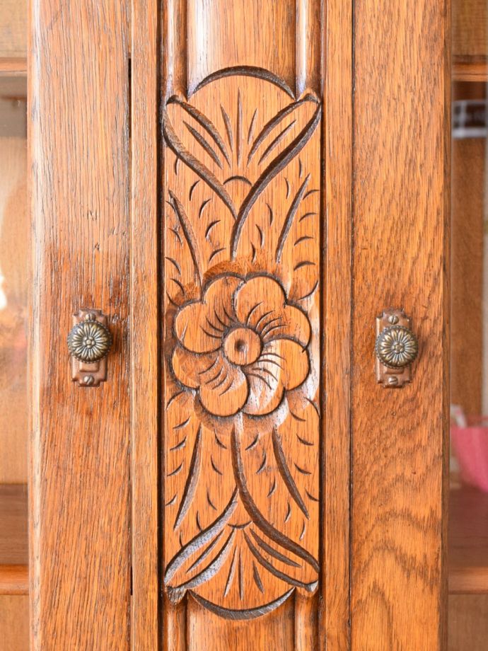 アンティーク家具の装飾