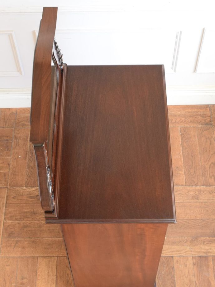 アンティークキャビネットの天板