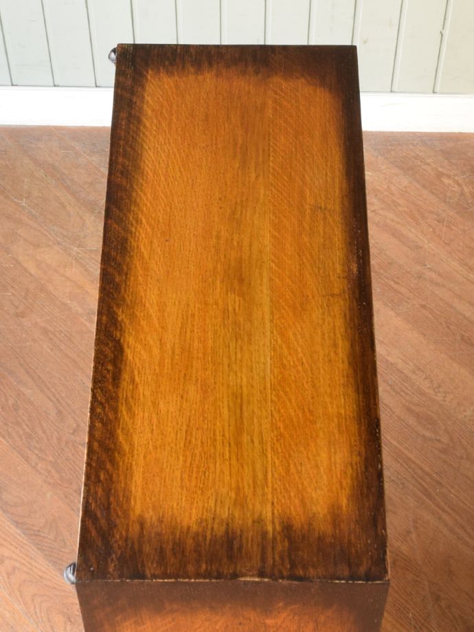 キャビネットの天板