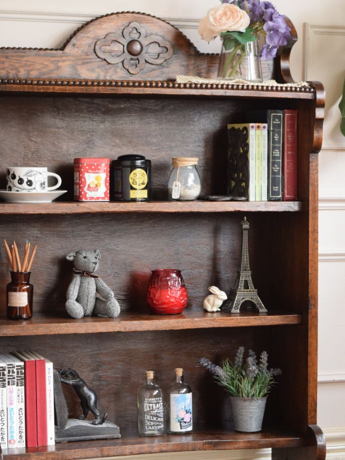 アンティーク家具らしい美しい木目