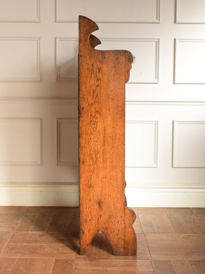 オープンシェルフの側面