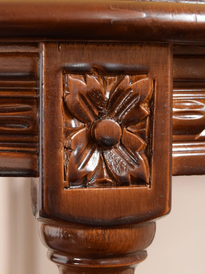 フランスらしい彫