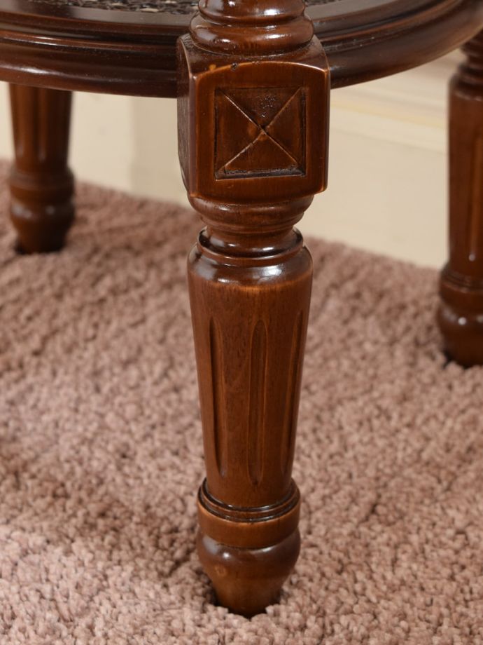 アンティークテーブルの脚