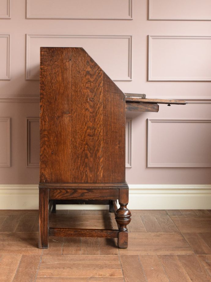 ライティングビューローの側面