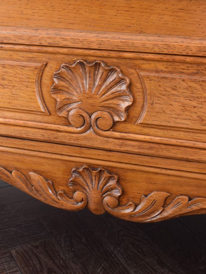 フランスらしい彫