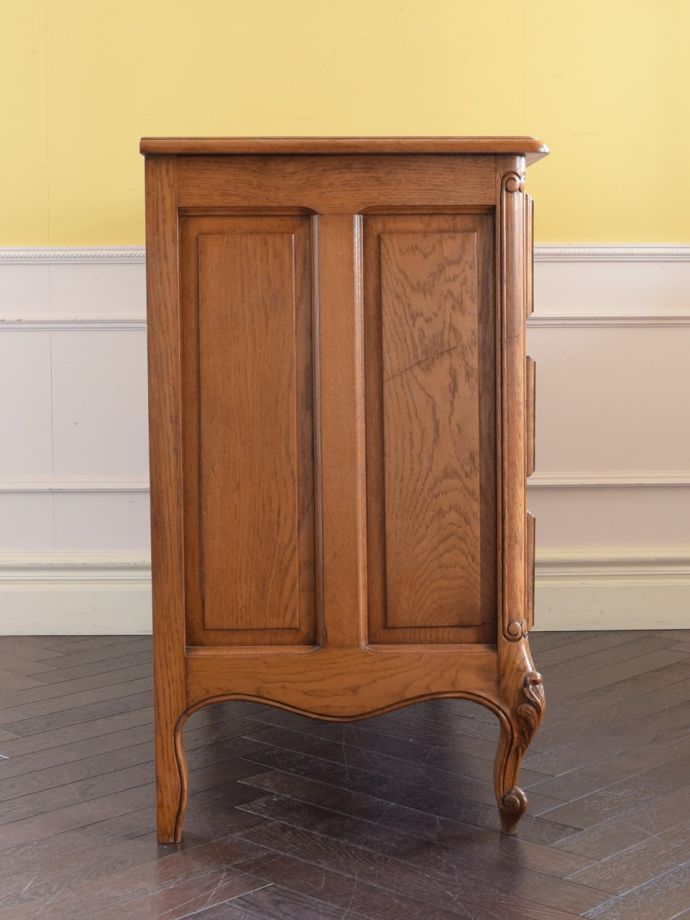 アンティークチェストの側面