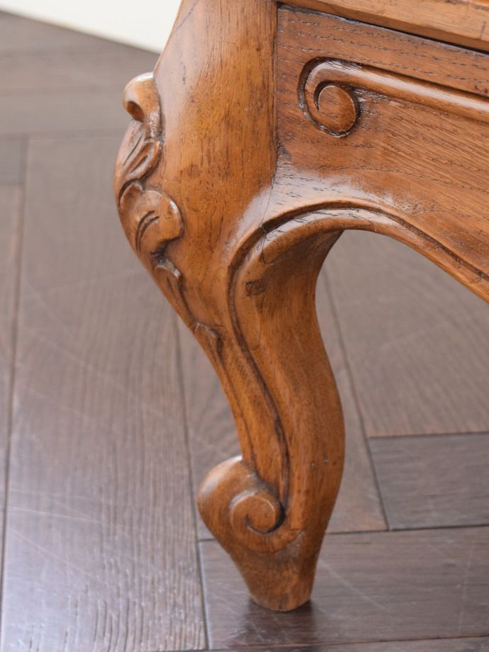 アンティークチェストの脚