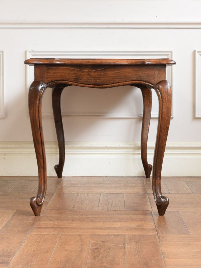 コーヒーテーブルの側面