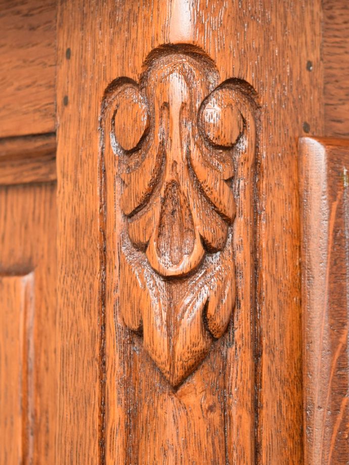 フランスらしい彫