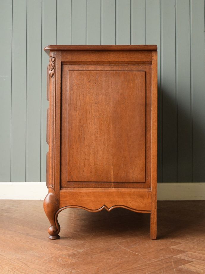 アンティークチェストの側面