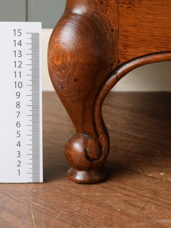 アンティークチェストの脚