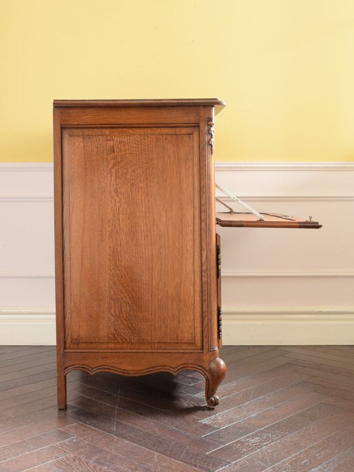 サイドボードの側面