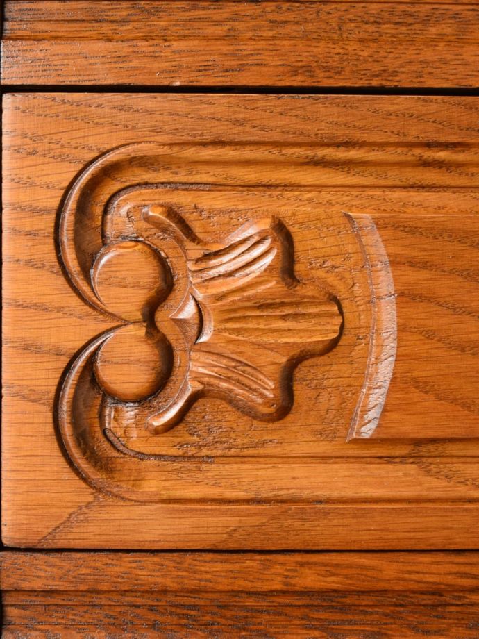 フランスらしい彫