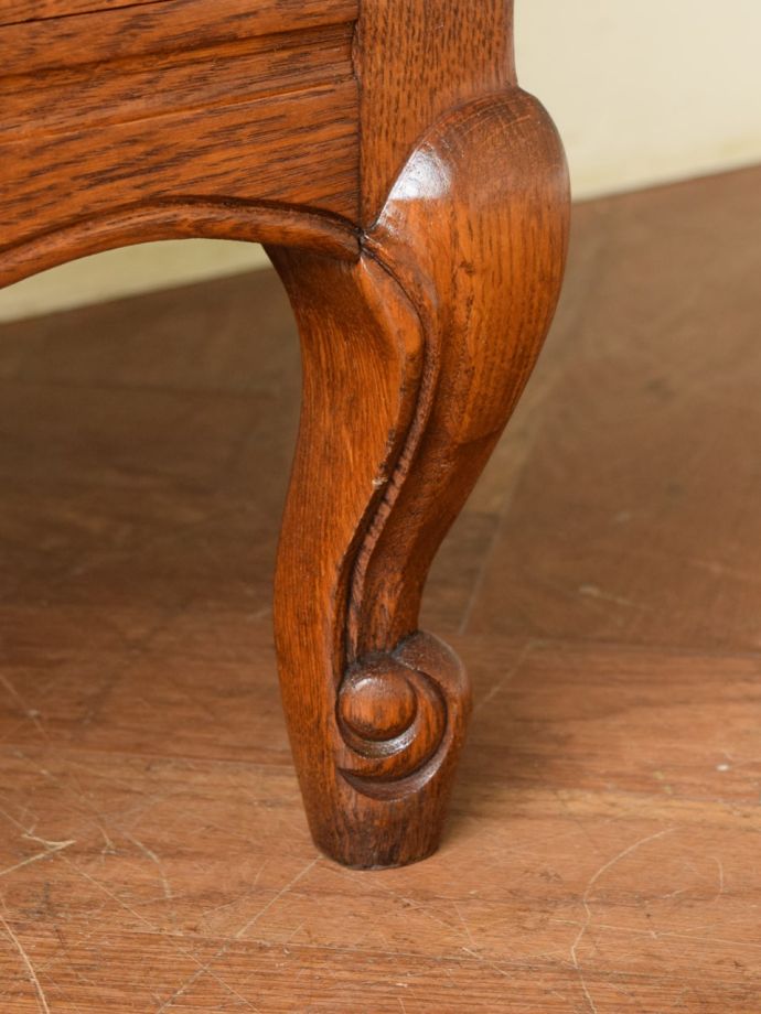 アンティークチェストの脚