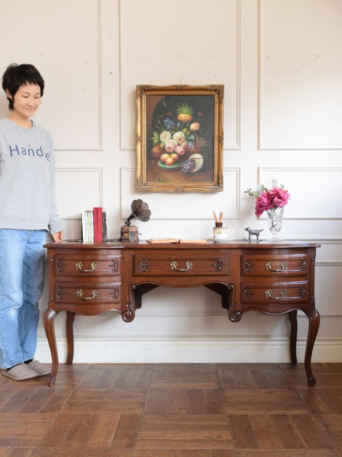 フランスから届いたおしゃれなアンティークデスク、美しい猫足の書斎机