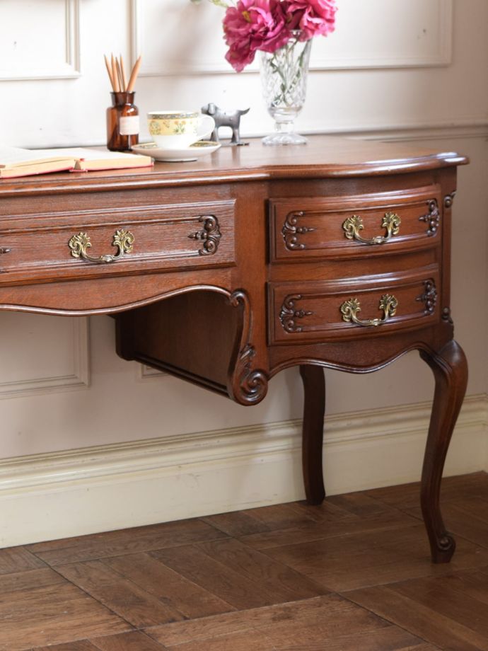 アンティークデスクの美しい木目