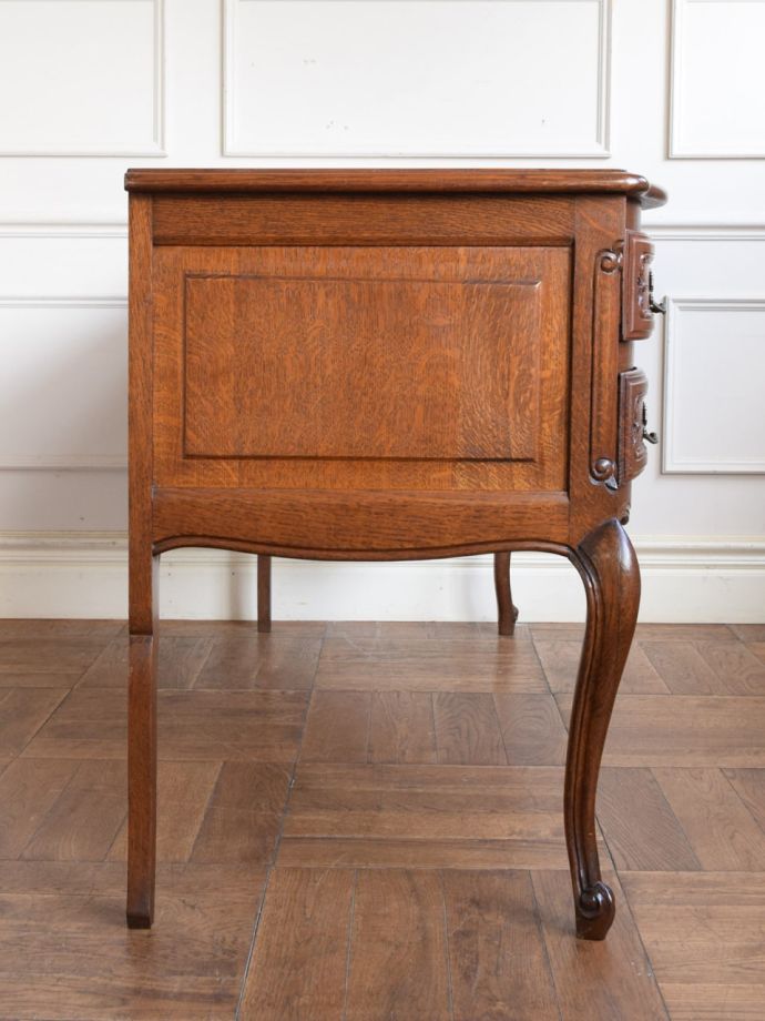 フランスから届いたおしゃれなアンティークデスク、美しい猫足の書斎机