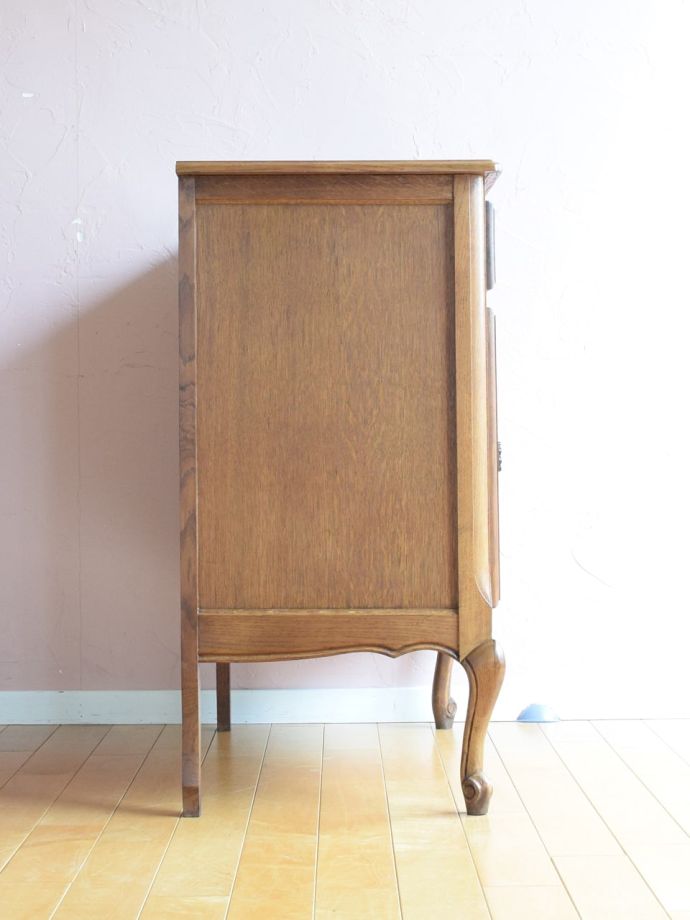 サイドボードの側面