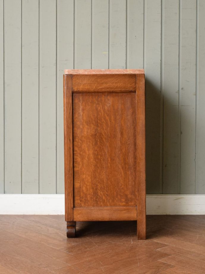 サイドキャビネットの側面