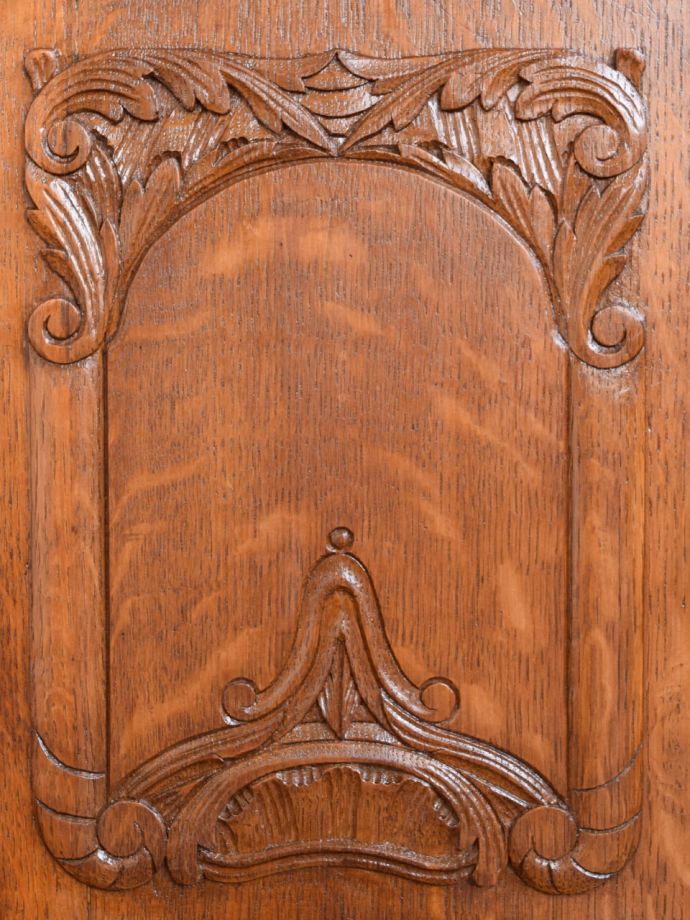 アンティーク家具の装飾