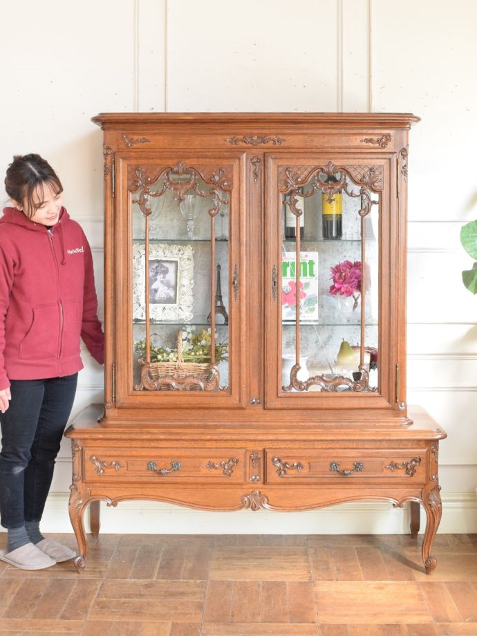 フランスの優雅なキャビネット