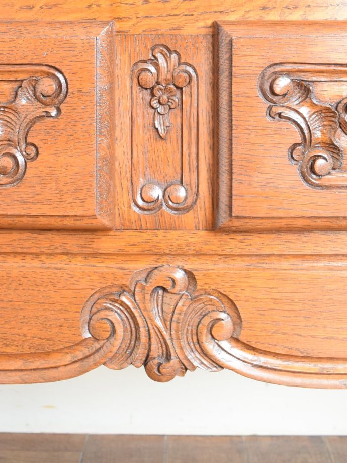 フランスキャビネットの彫