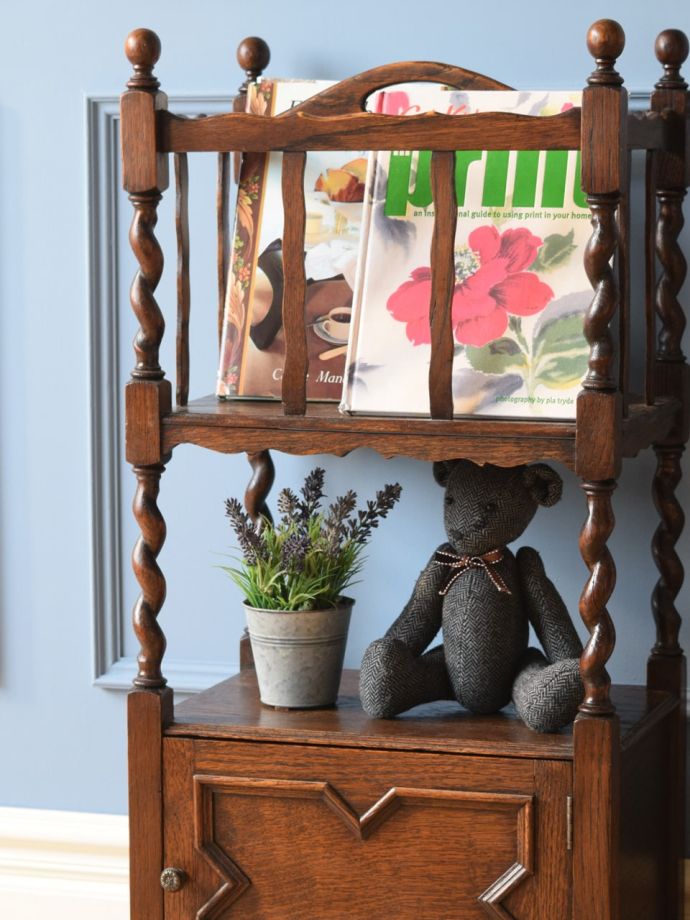 マガジンラック付きの本棚