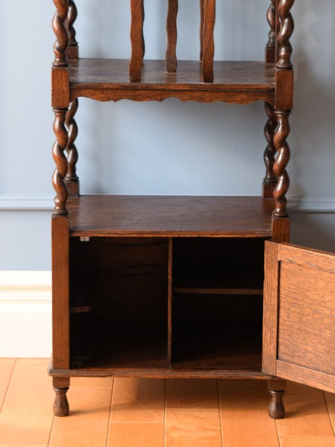 アンティークのおしゃれな本棚