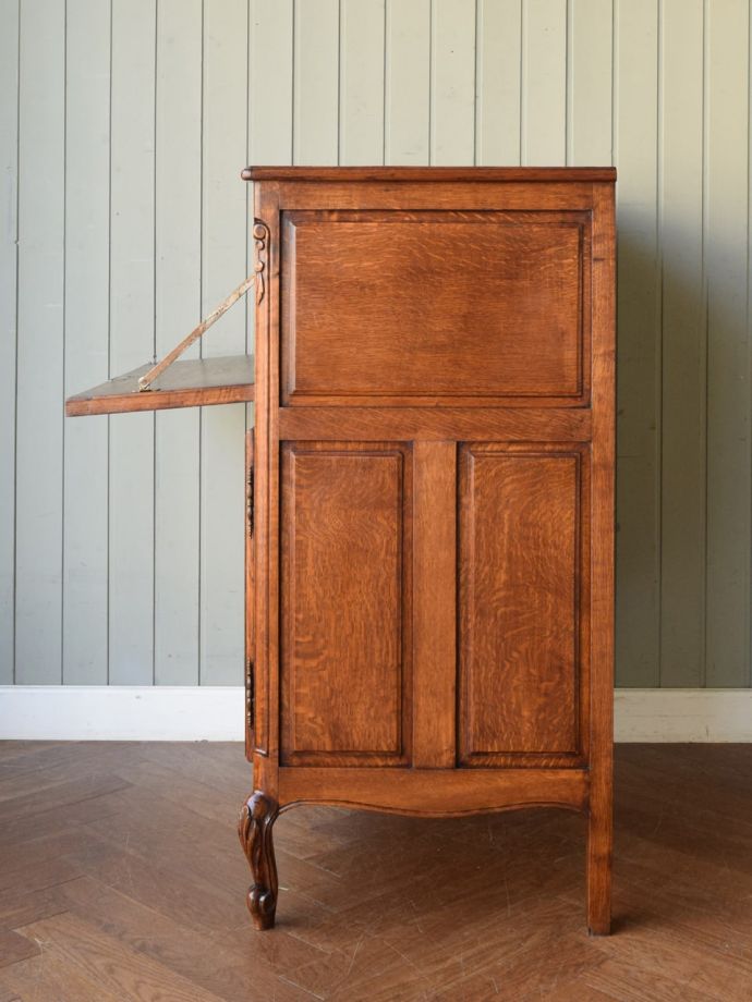 サイドボードの側面