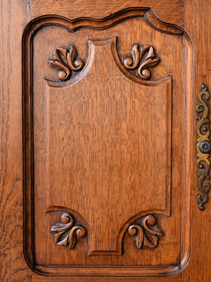 アンティーク家具の装飾