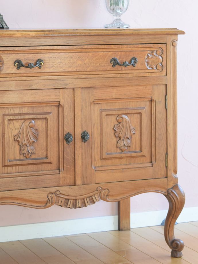 フランスのアンティークらしい美しい彫