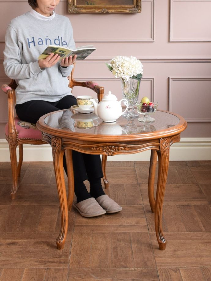 フランスの優雅なコーヒーテーブル