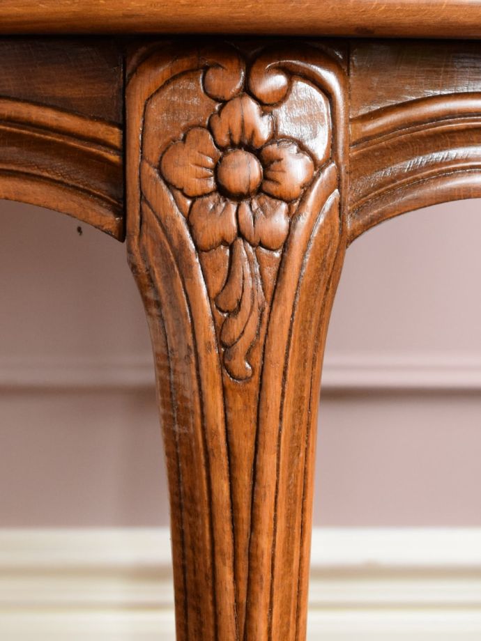 フランスらしい彫