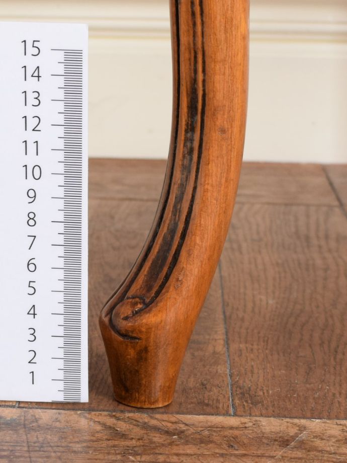 アンティークテーブルの脚