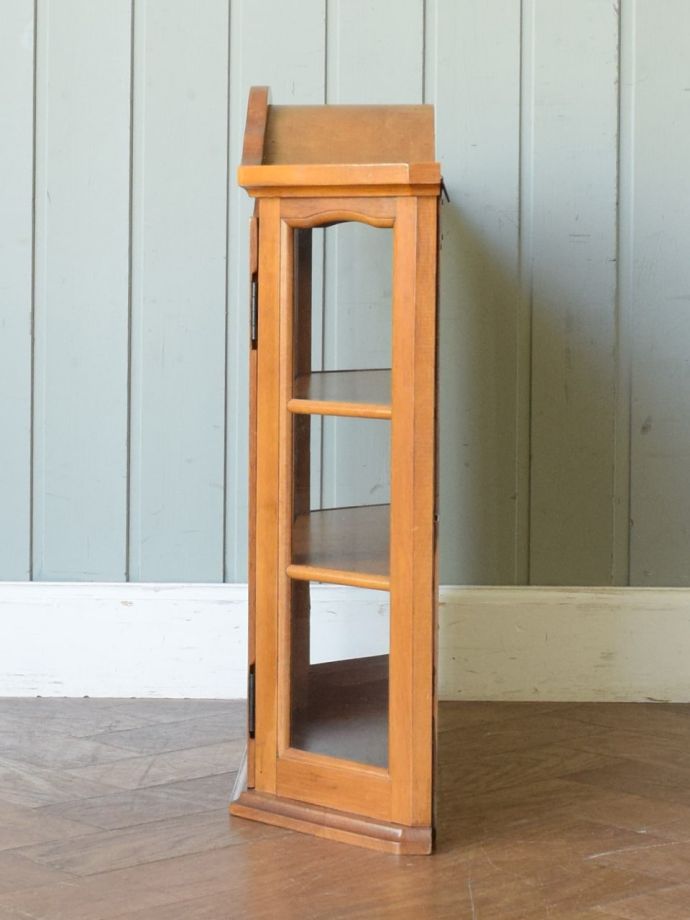 アンティークキャビネットの側面