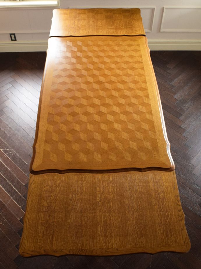 フランスの伸長式テーブルの天板