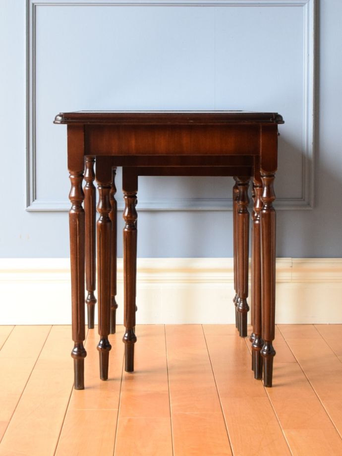 ネストテーブルの横顔