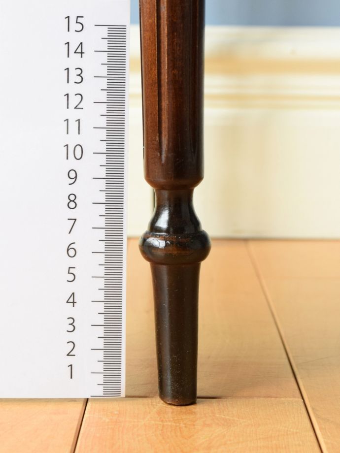 アンティークテーブルの脚