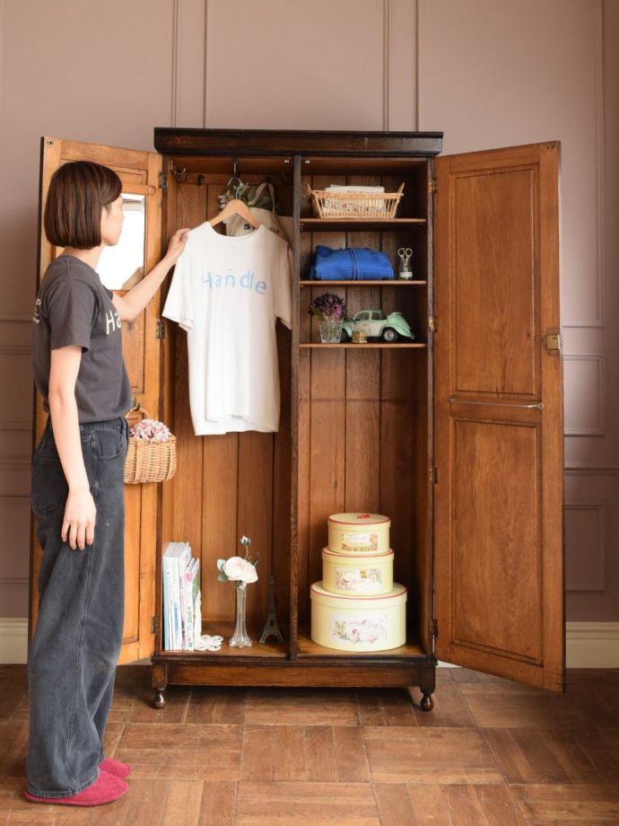 アンティーク家具らしさが漂うワードローブ